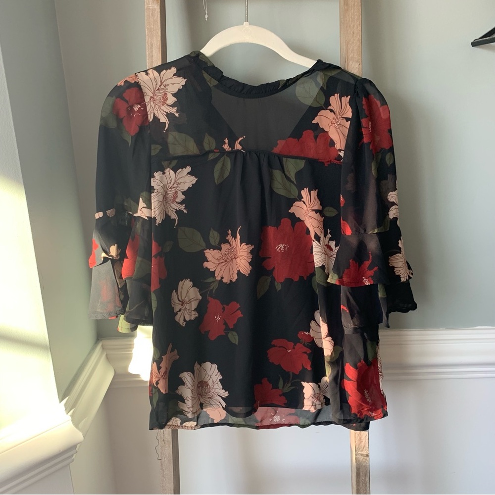 Monteau Los Angeles Short Sleeve Flutter Sleeve Blouse Size Medium - 1644